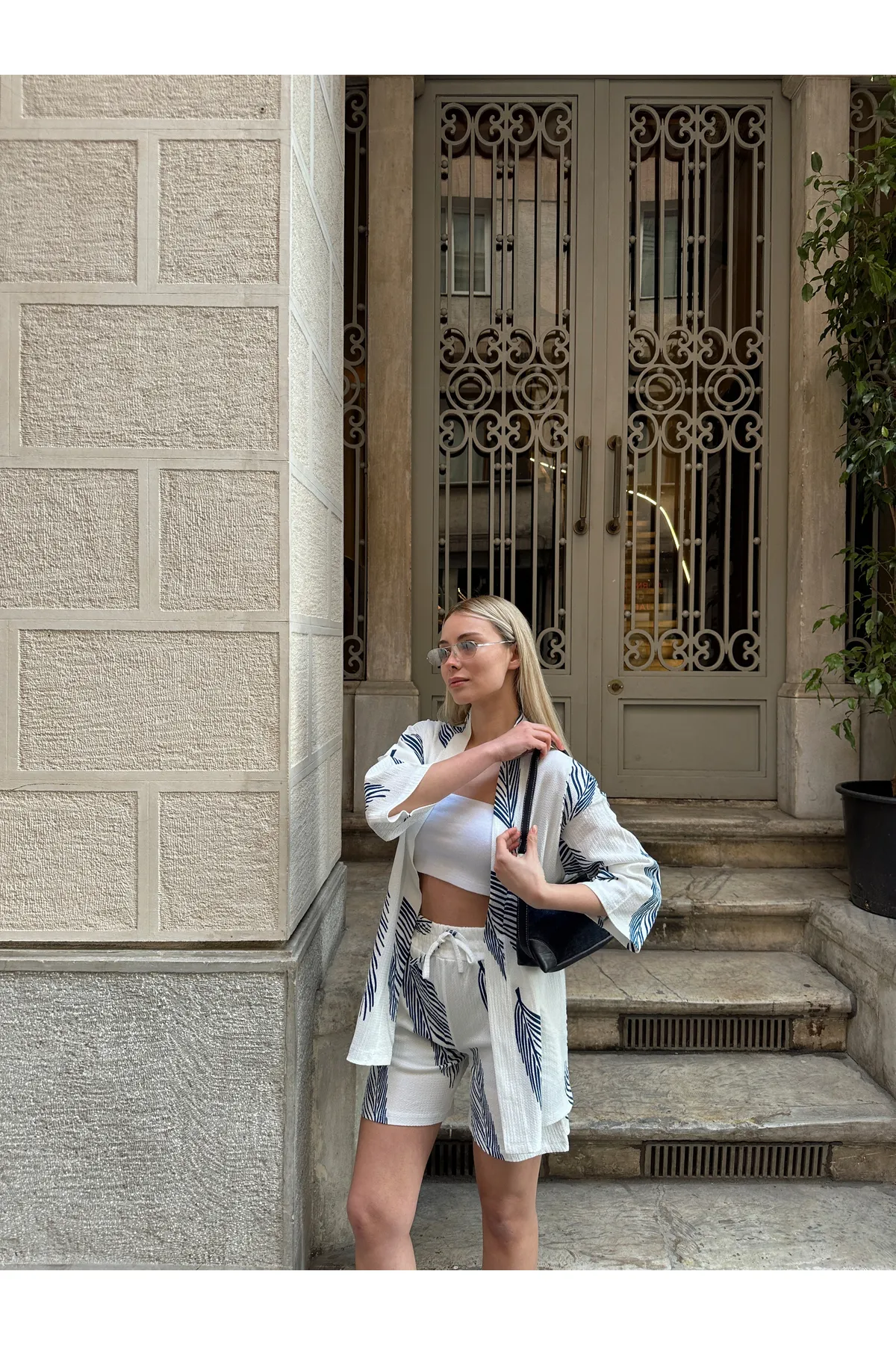 AFROGİYİM  Bedrucktes Kimono-Set mit tiefen Schultern und Shorts für Damen