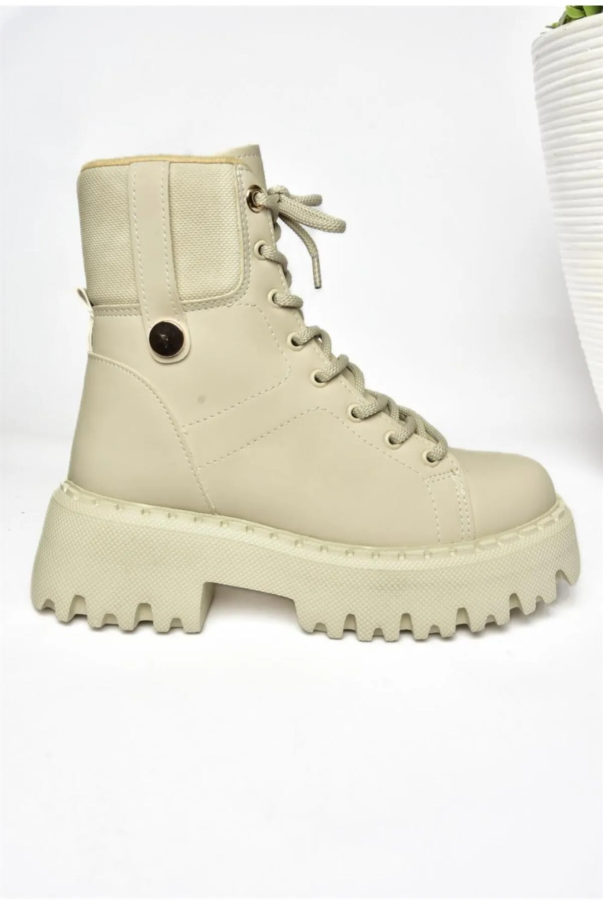 Fox Shoes  R973970109 Beigefarbene Damenstiefel mit dicken Sohlen