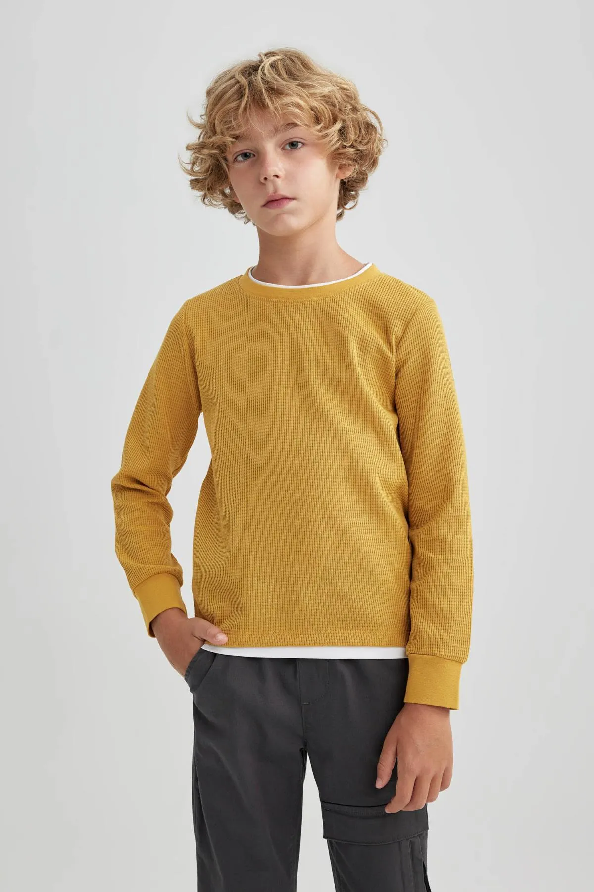 DeFacto  Langärmliges T-Shirt mit Rundhalsausschnitt und Waffelmuster für Jungen in normaler Passform
