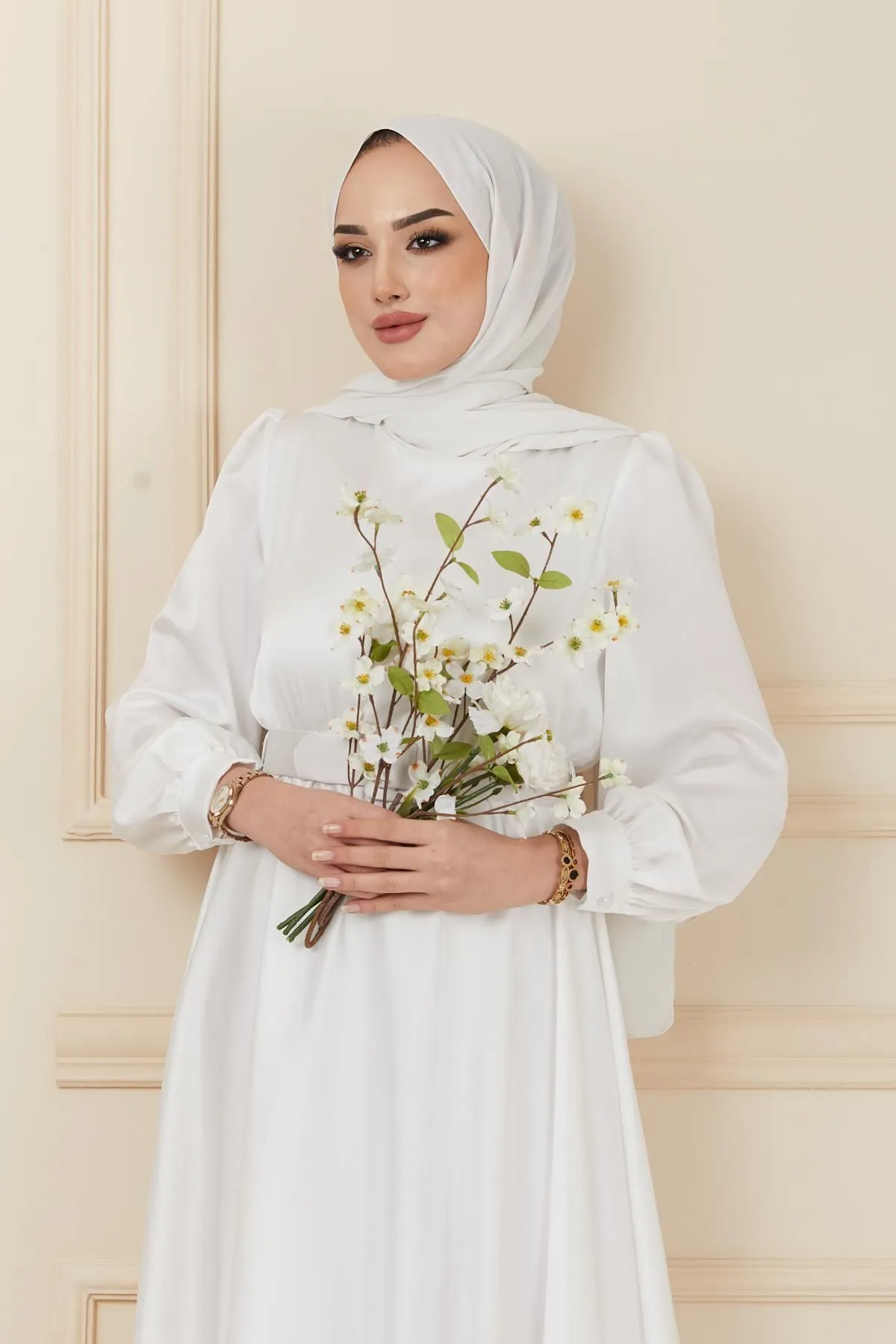 Olcay  Ausgestelltes Abendkleid mit Gürtelzubehör Ecru 1602