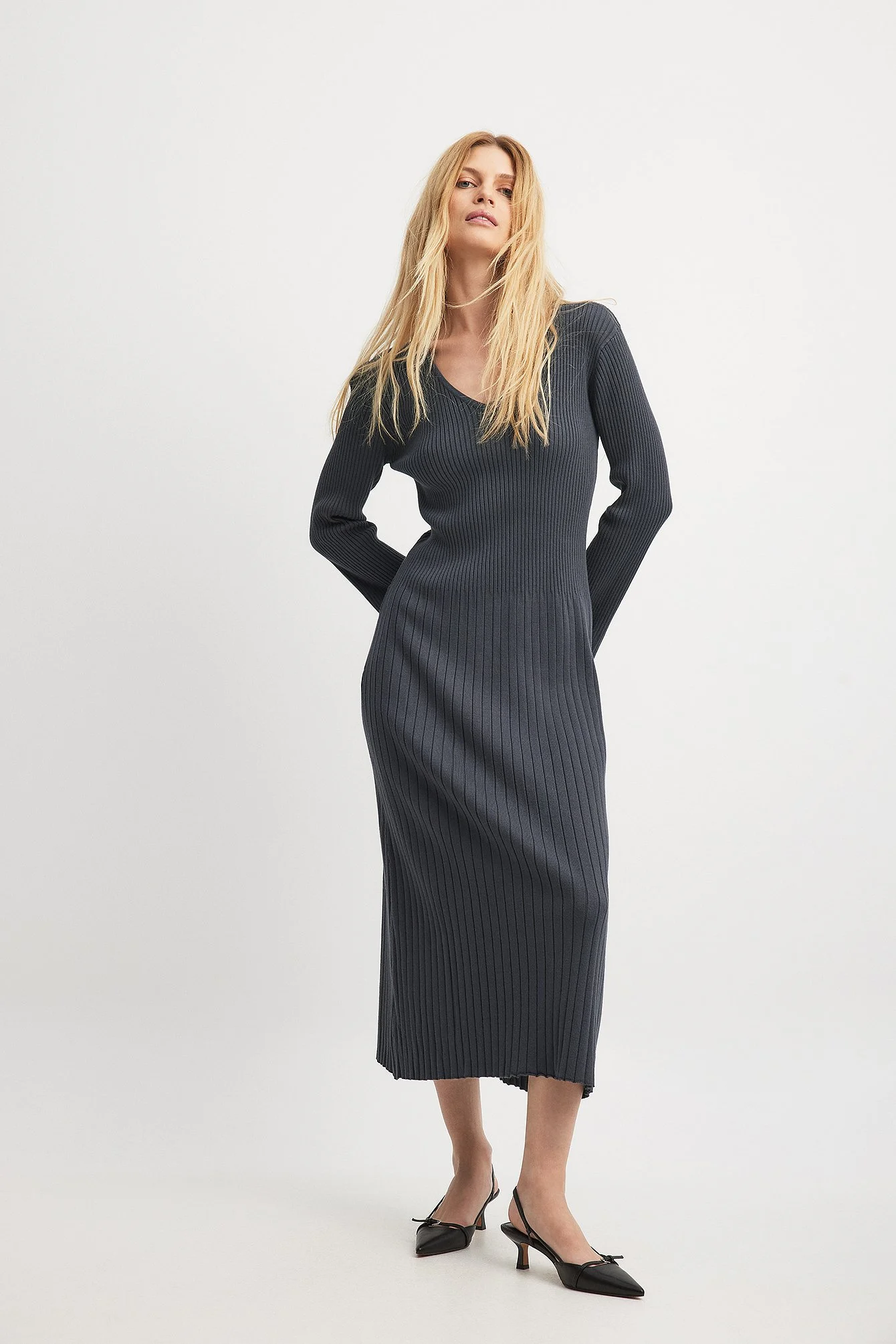 Geripptes Strick-Midikleid