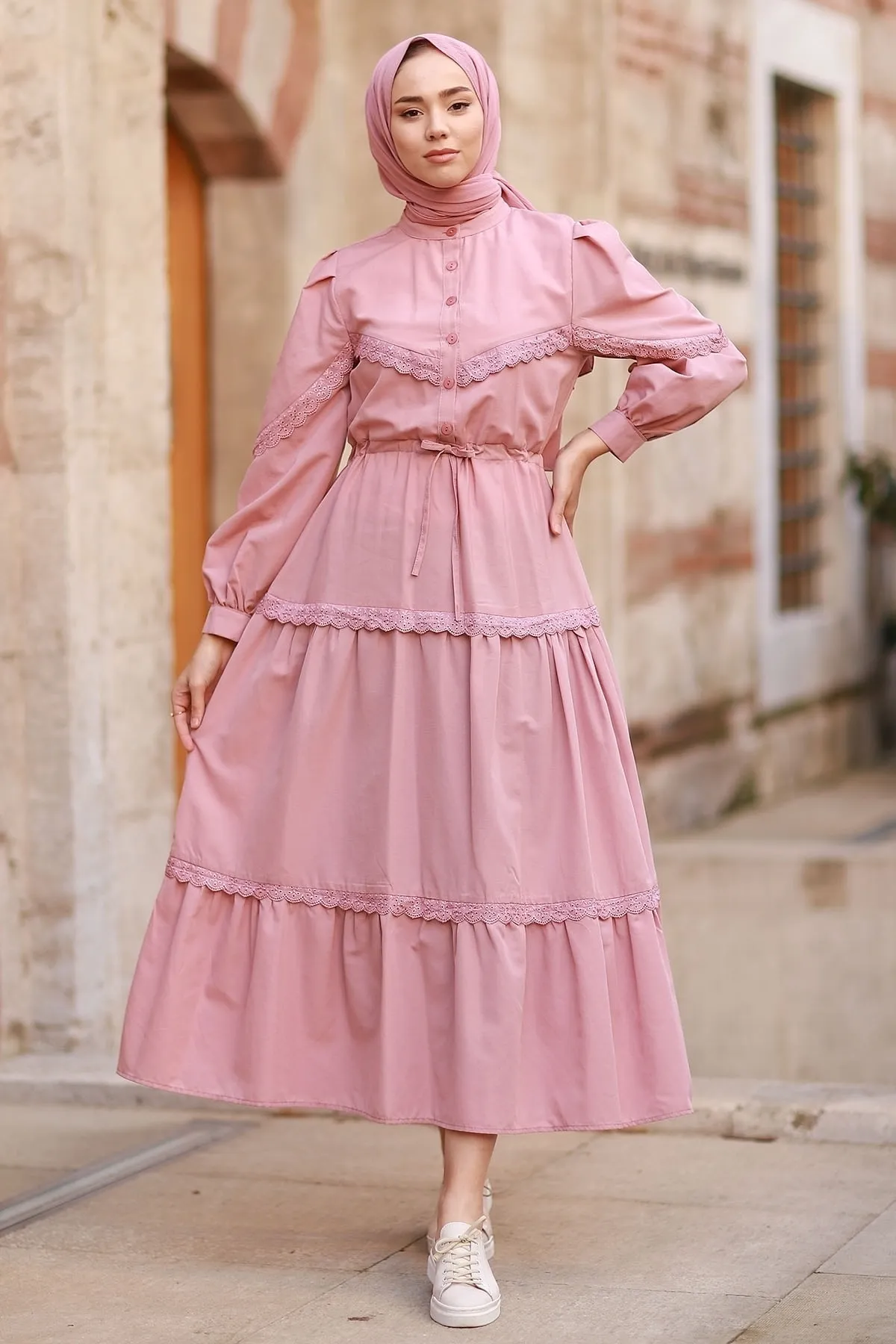InStyle  Hijab-Kleid mit Guipure-Detail und Ballonärmeln – Dusty Rose