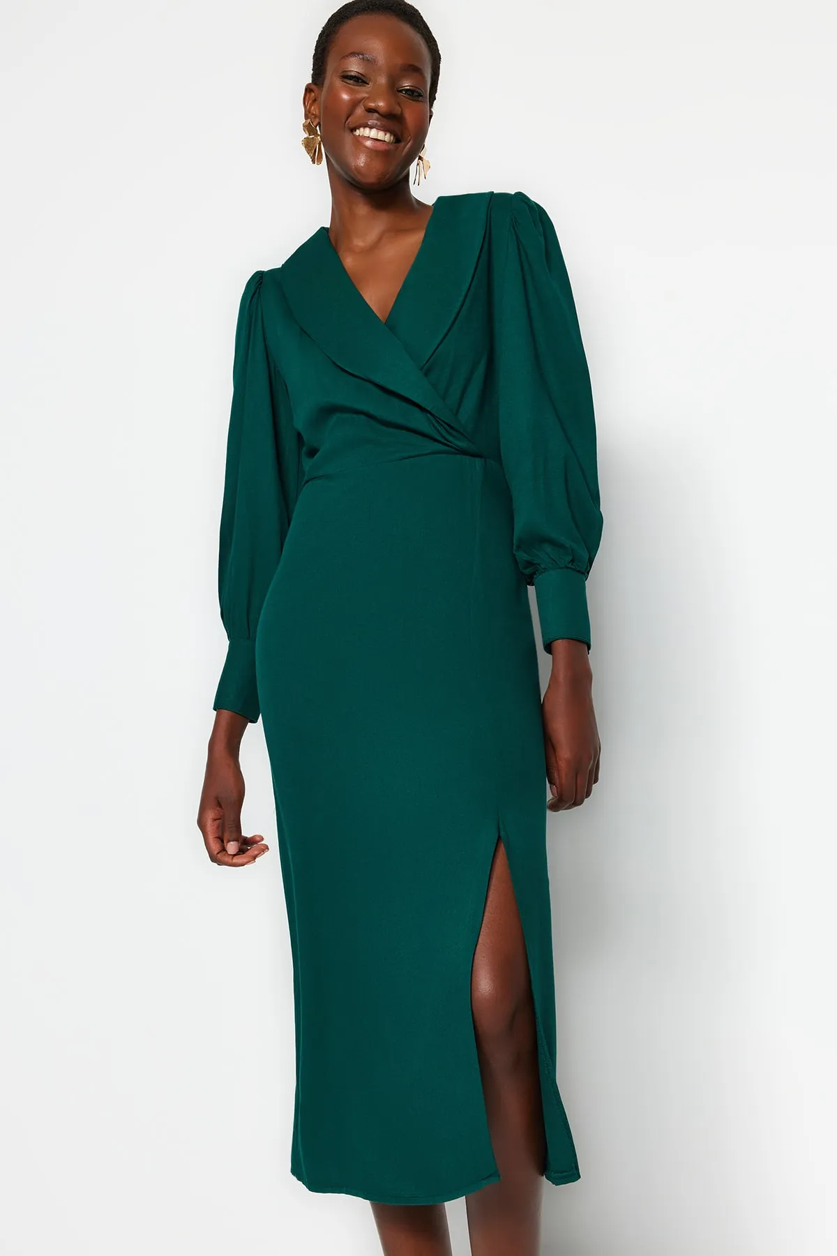 Trendyol Collection  Smaragdgrünes Midi-Kleid mit zweireihigem Kragen und Schlitz und detailliertem Webmuster TWOAW21EL0230
