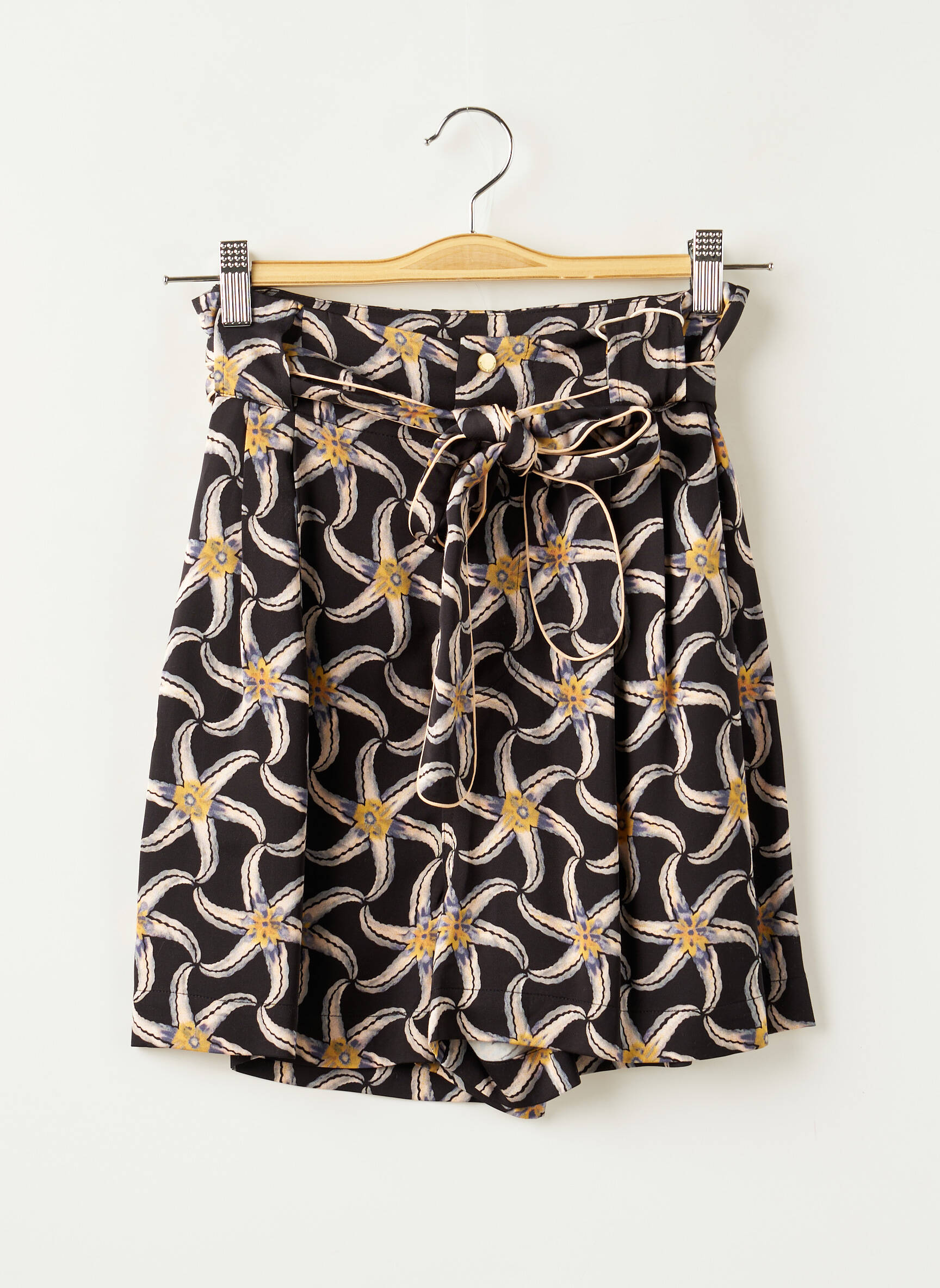 Maison Scotch Shorts 1 Femme couleur noir