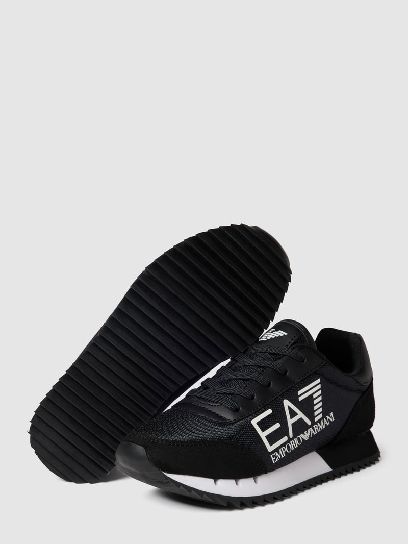 Sneaker mit Label-Prints in schwarz