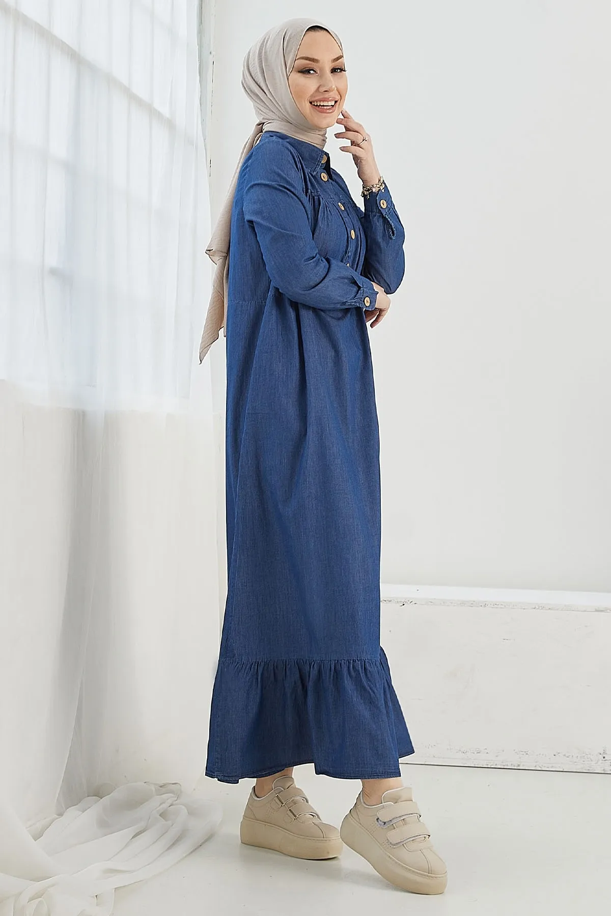InStyle  Mandes Lockeres Jeanskleid mit Robe und Rüschen – Blau