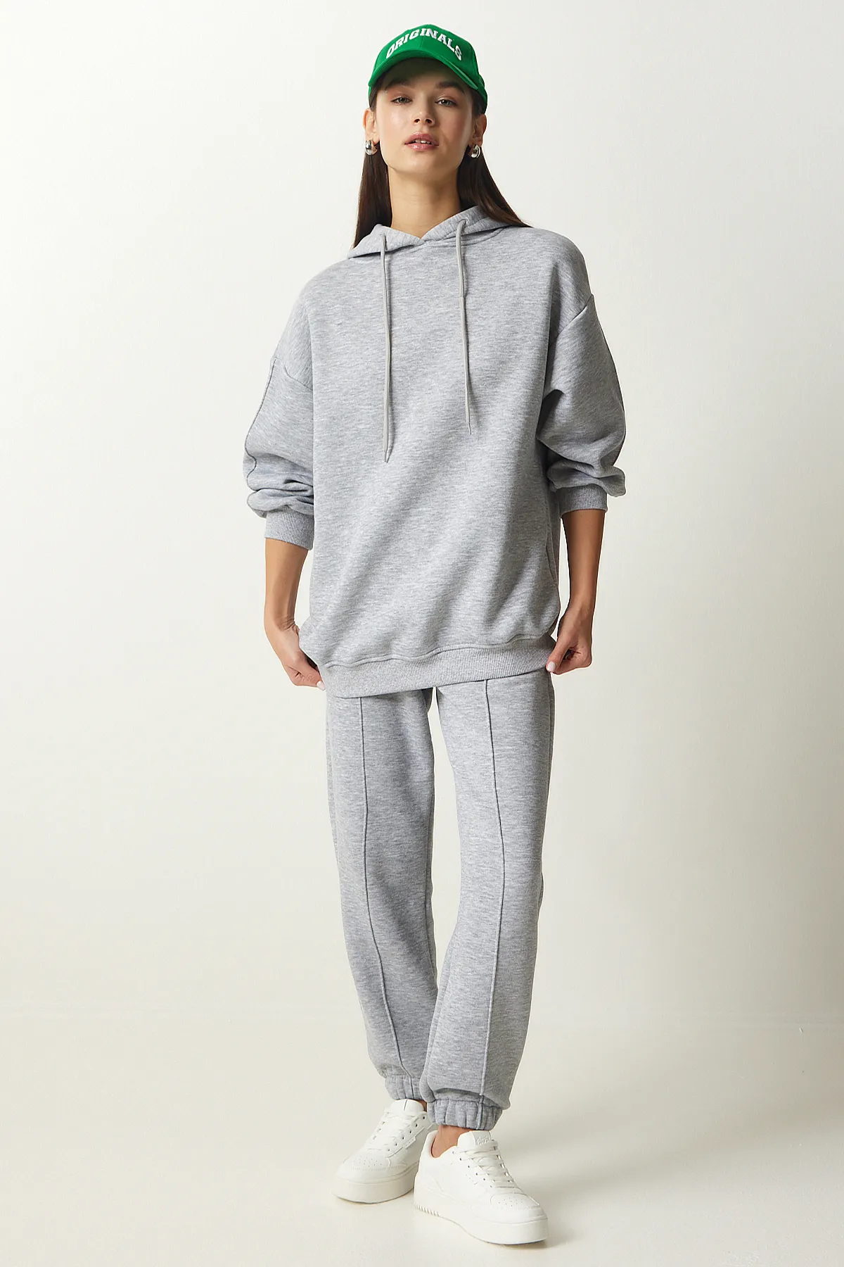 Happiness İstanbul  Graues Damen-Trainingsanzug-Set mit Schal und Kapuze, gestrickt, DD01279