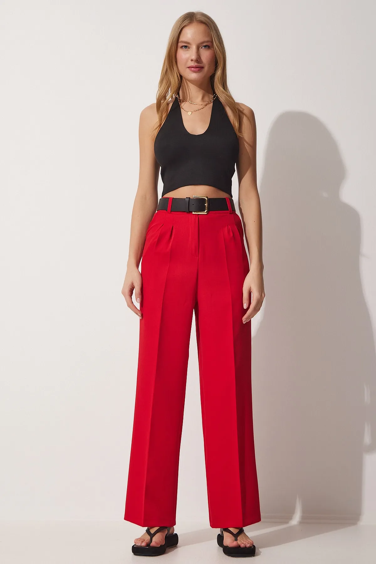 Happiness İstanbul  Maskuline Webhose mit weitem Bein