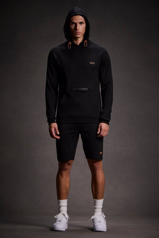 Man Active Hoodie und Shorts