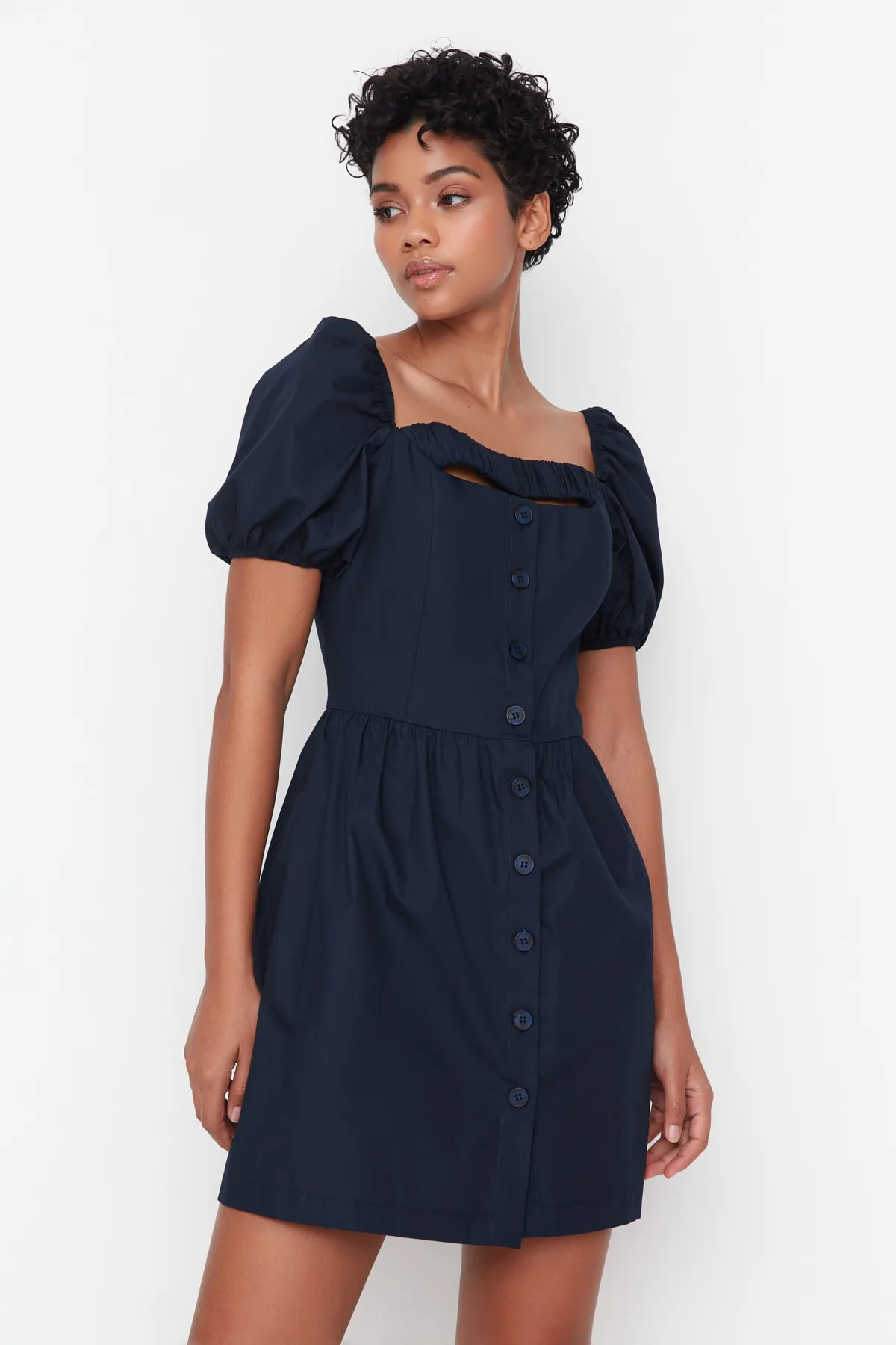 Trendyol Collection  Marineblaues, detailliertes Webkleid mit Kragen TWOSS22EL00753