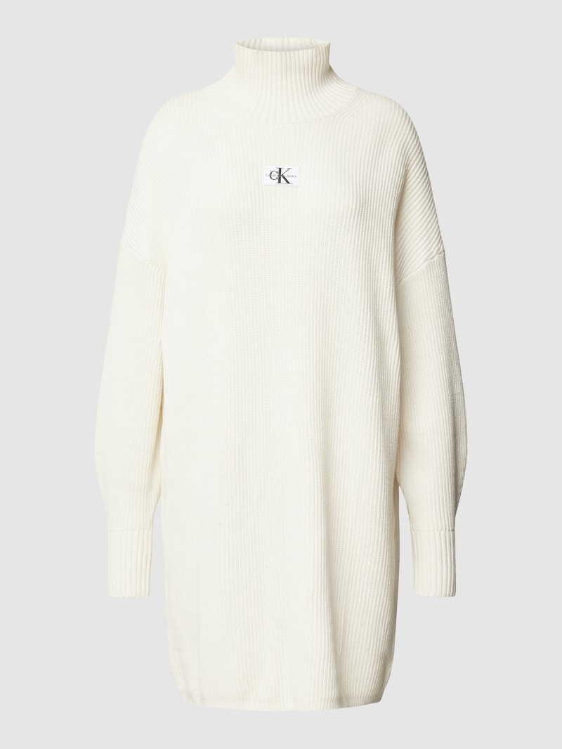 Strickkleid mit Stehkragen und Label-Patch in offwhite