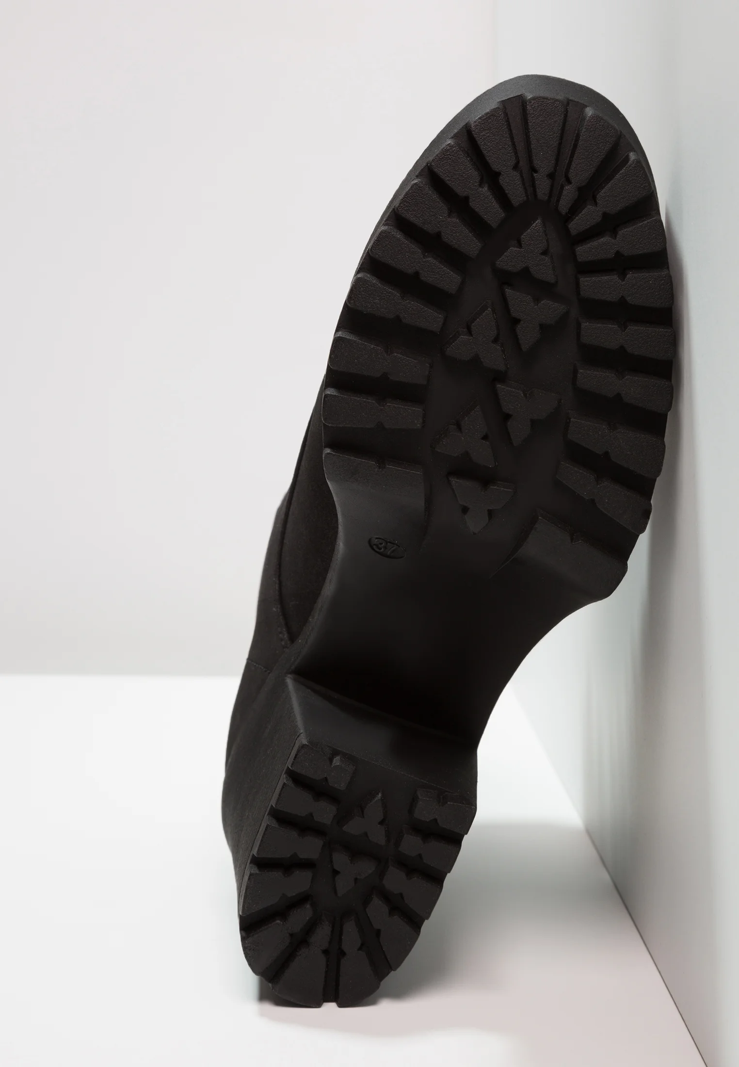 Botines de tacón par e impar