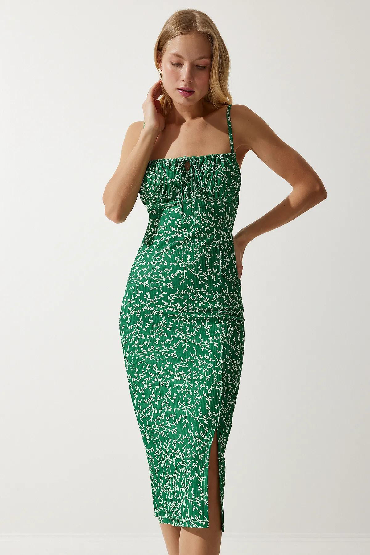 Happiness İstanbul  Grün-weißes Sommer-Strickkleid mit Blumenmuster und Schlitz für Damen CI00029