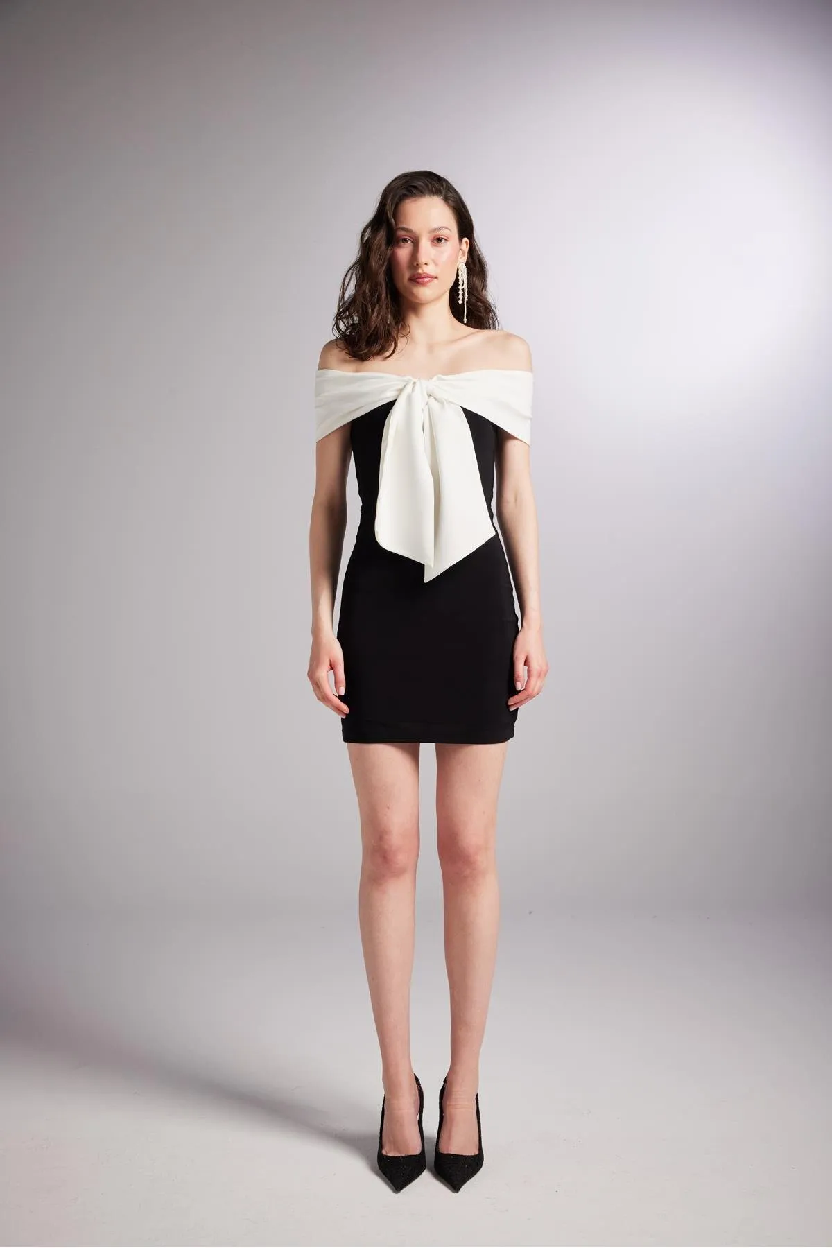 HOLLY LOLLY  Mini-Octavia-Kleid mit Madonna-Kragen, Schwarz
