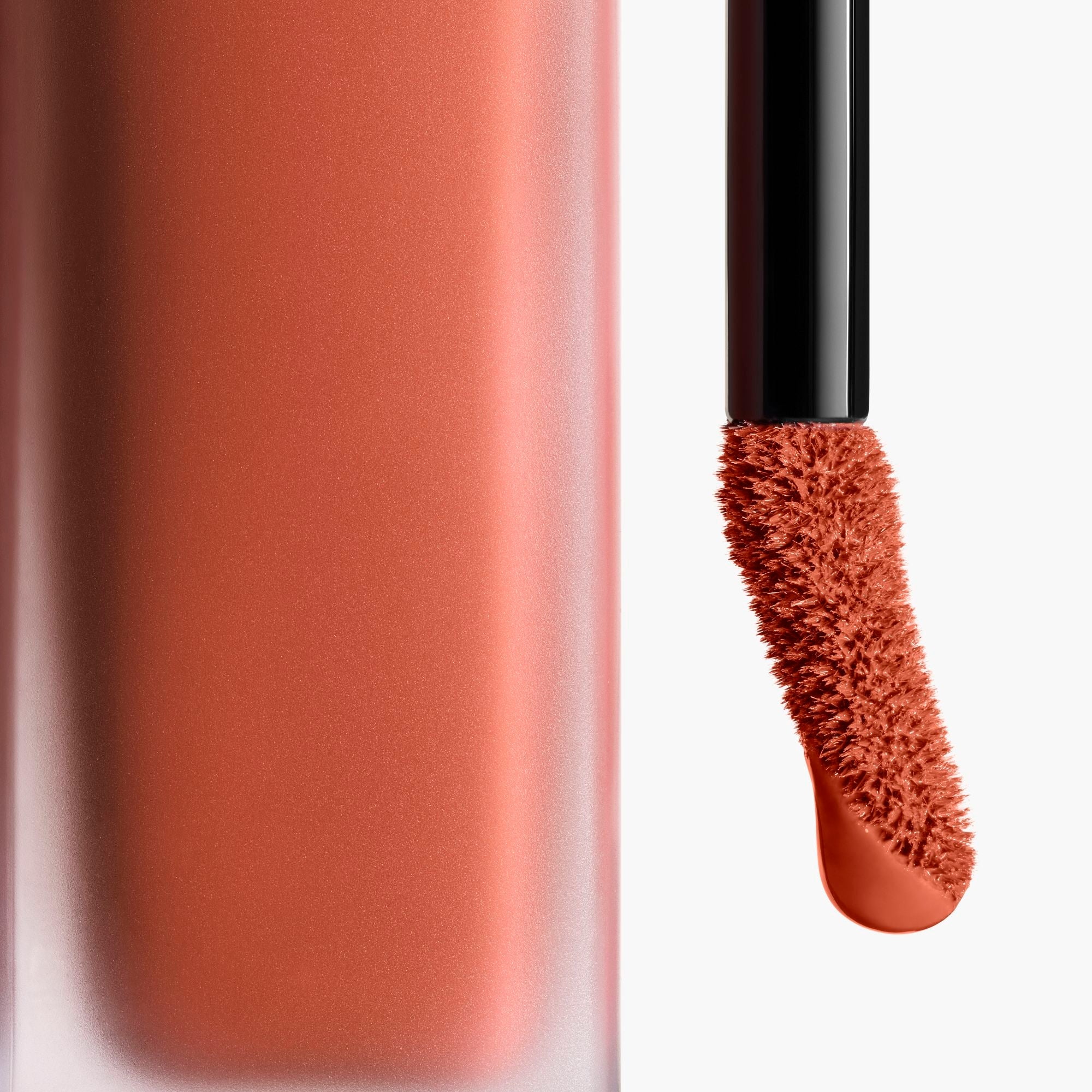 ROUGE ALLURE LIQUID VELVET - LE ROUGE À LÈVRES FLUIDE MAT INTENSE À LA TENUE ULTRA LONGUE DURÉE