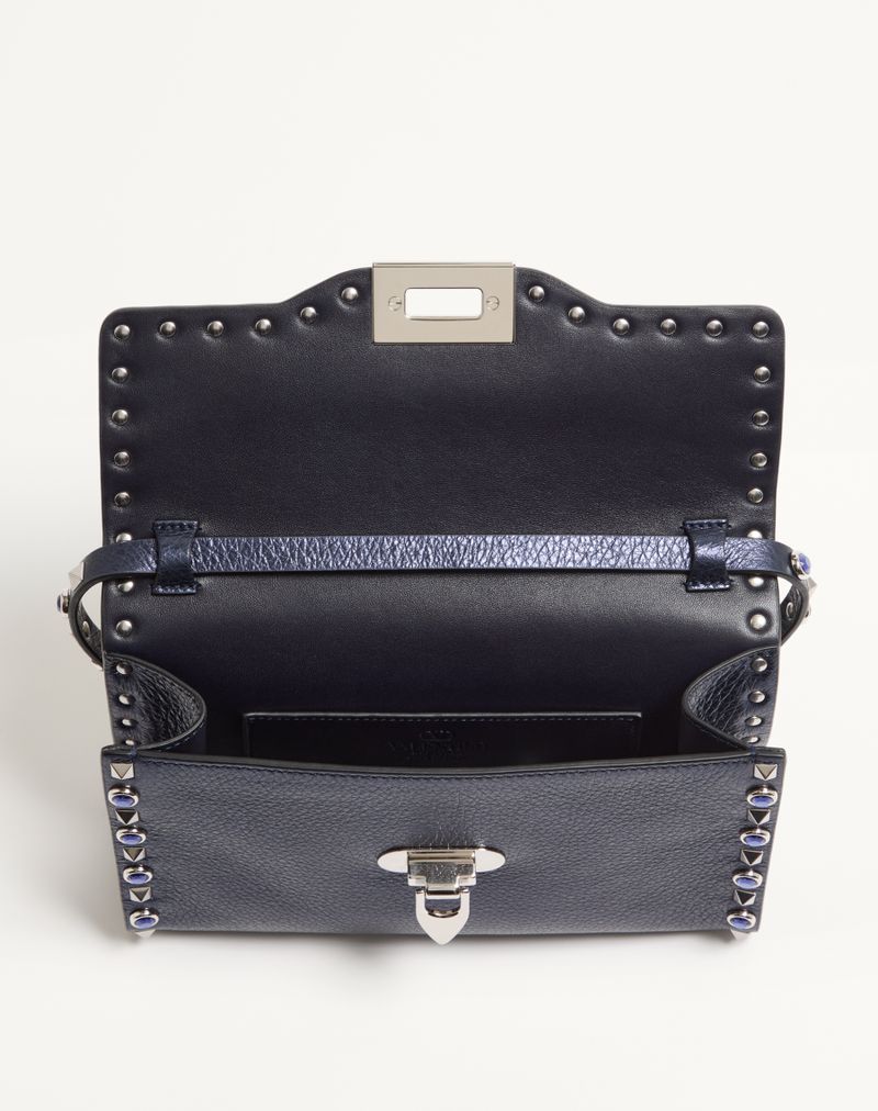 Bolsa de ombro pequena Valentino Garavani Rockstud em couro de bezerro laminado com pedras cabochão.