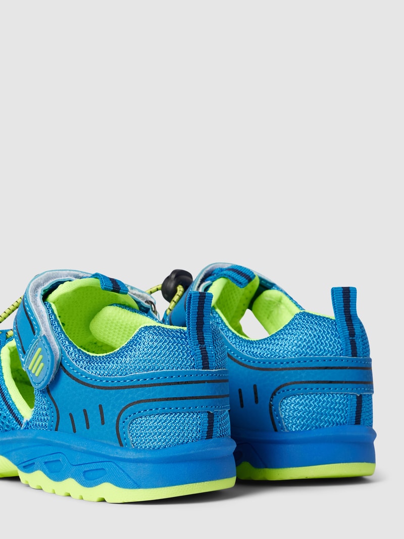 Sneaker mit Label-Detail in türkis