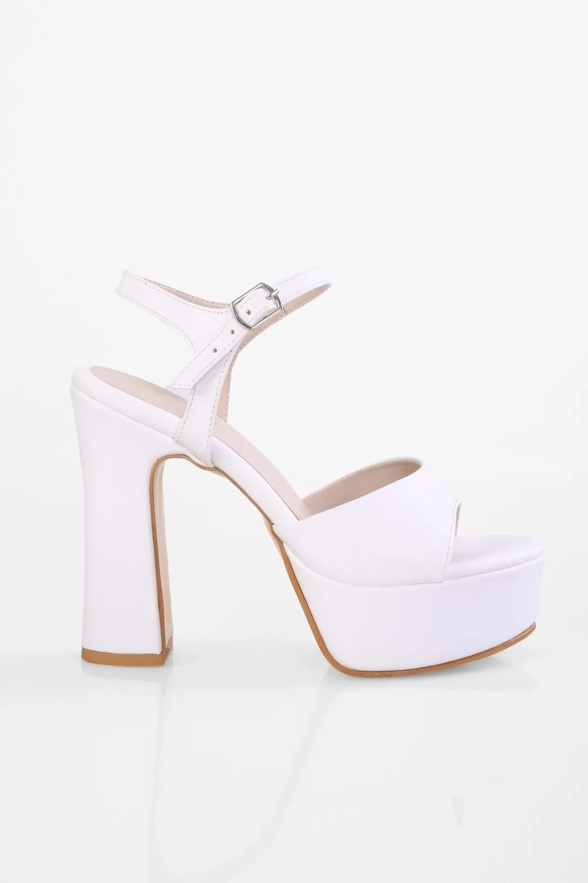 Shoeberry  Damen Alyysa Plateauschuhe mit Absatz in Weiß