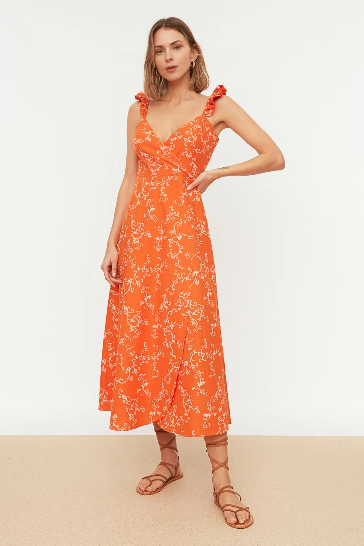 Trendyol Collection  Orangefarbenes, zweireihiges, gewebtes Kleid mit Kragen und Trägern TWOSS21EL1297