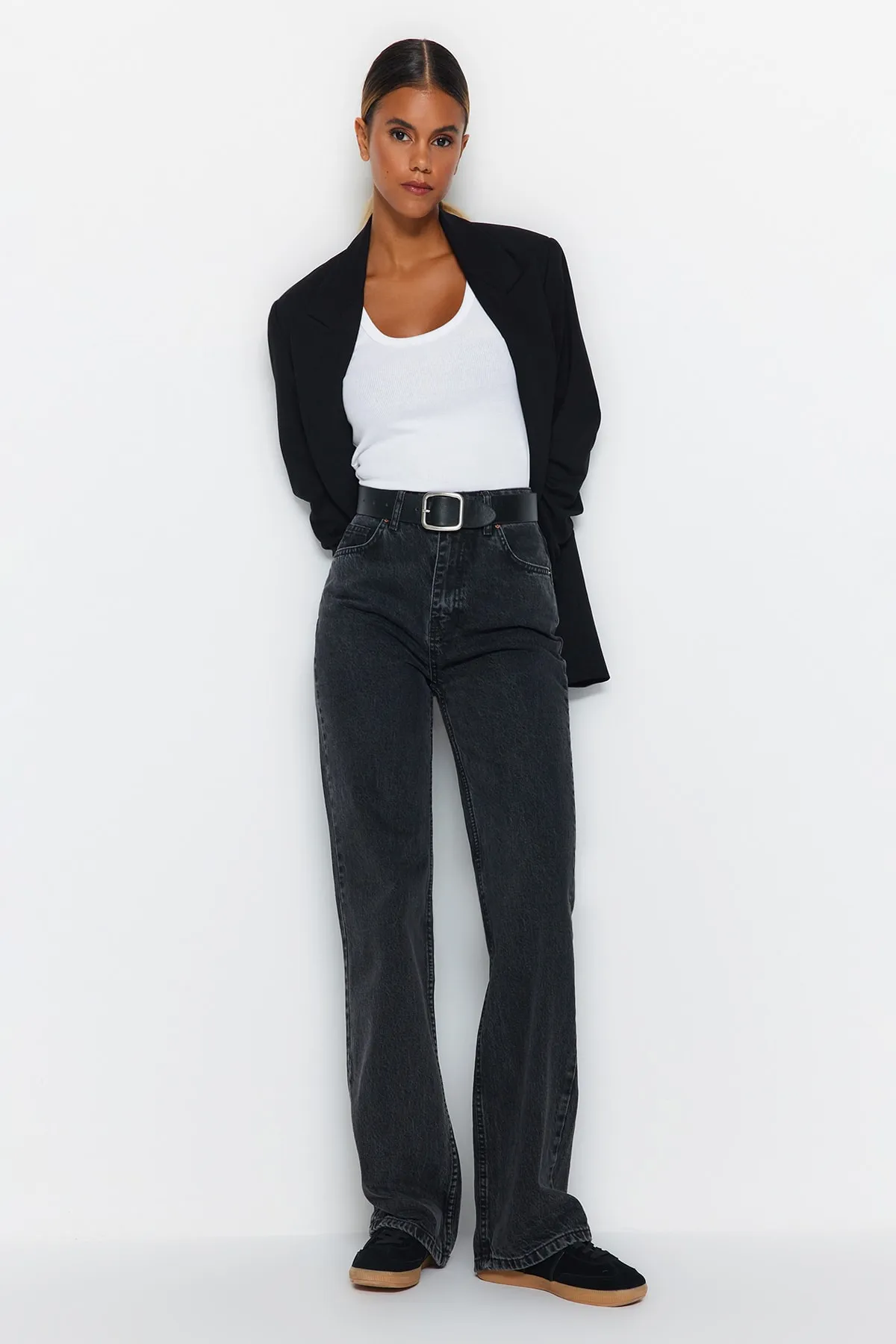 Trendyol Collection  Anthrazitfarbene Jeans mit hoher Taille und weitem Bein TWOAW24JE00089