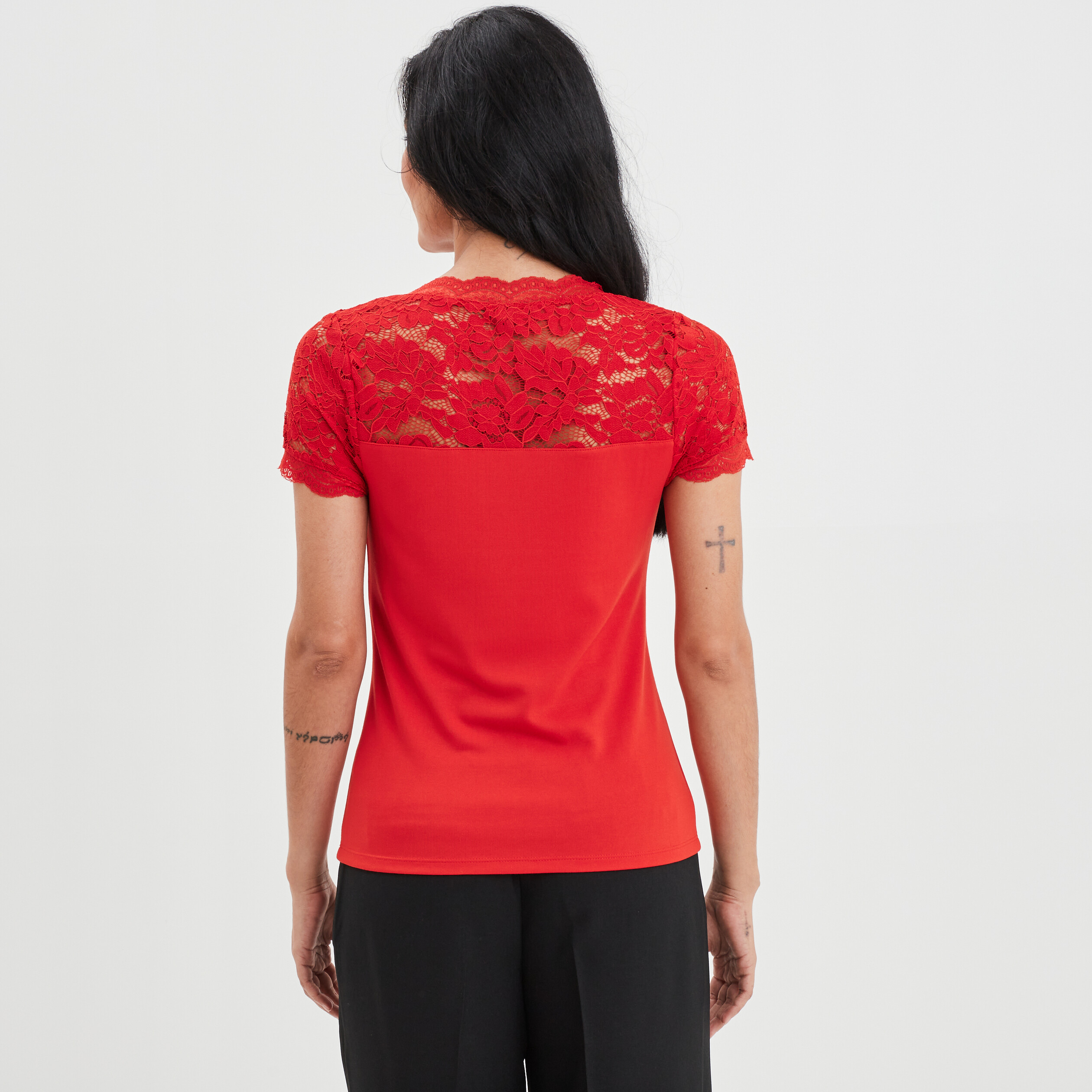 T-shirt col en V avec dentelle Mosquitos rouge fluo femme | La Halle