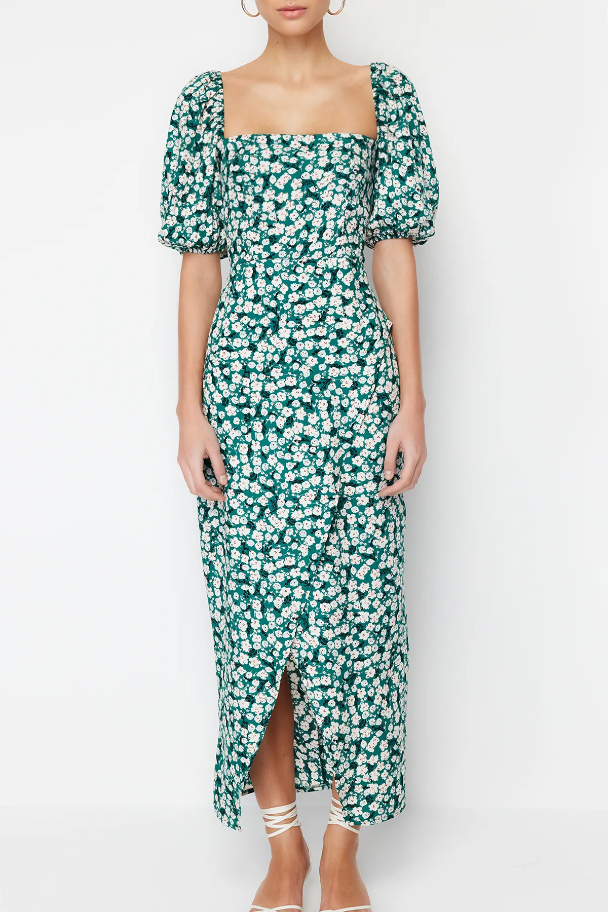 Trendyol Collection  Grünes Midikleid aus gewebter Viskose mit Ballonärmeln und Blumenmuster TWOSS24EL00072