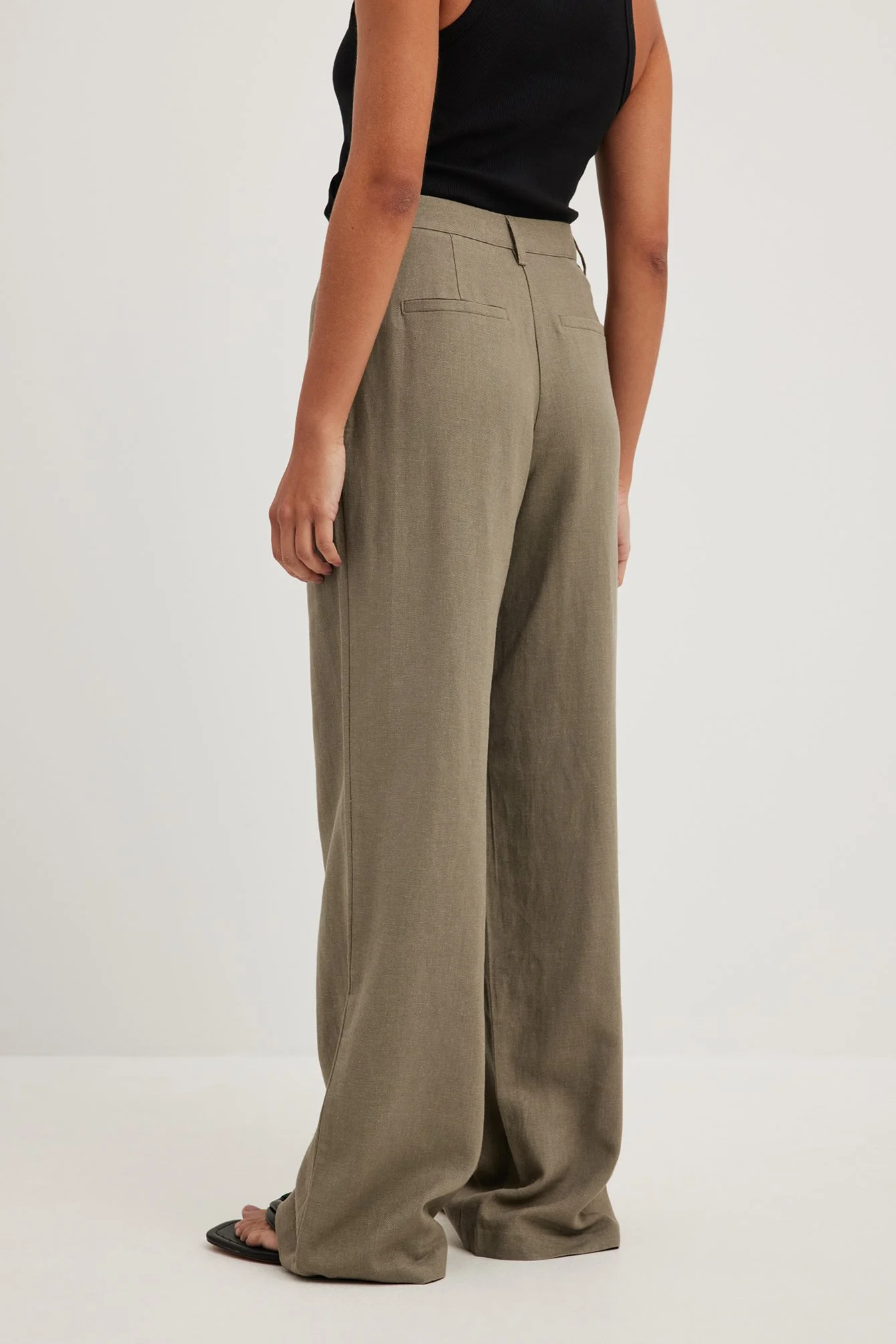 Schwere Leinenhose mit hoher Taille und weitem Bein