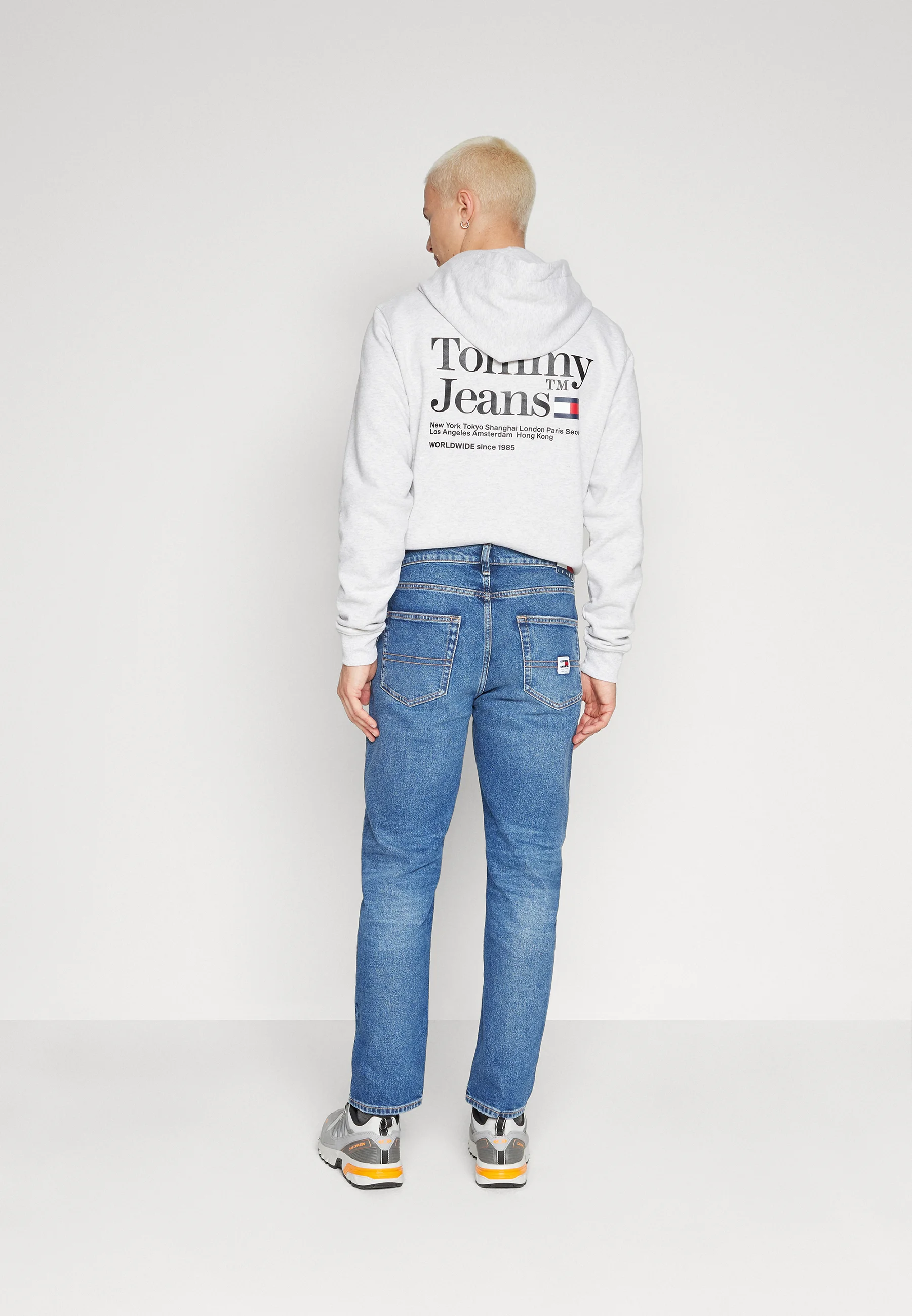 Tommy Jeans DAD - Vaqueros de corte cónico