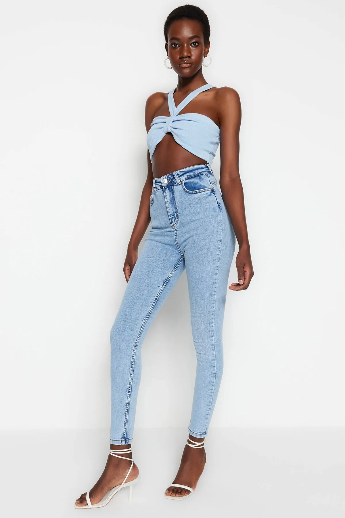 Trendyol Collection  Hellblaue Skinny Jeans mit hoher Taille TWOSS23JE00075