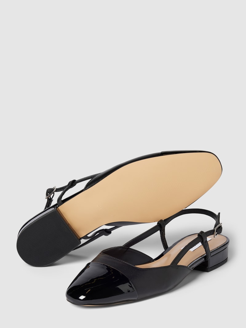 Ballerinas aus Leder mit Dornschließe in black