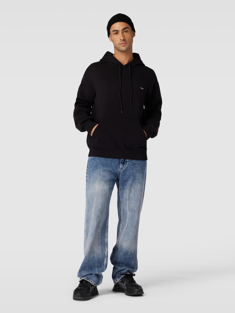 Hoodie mit Patch Modell 'HEART PATCH' in schwarz