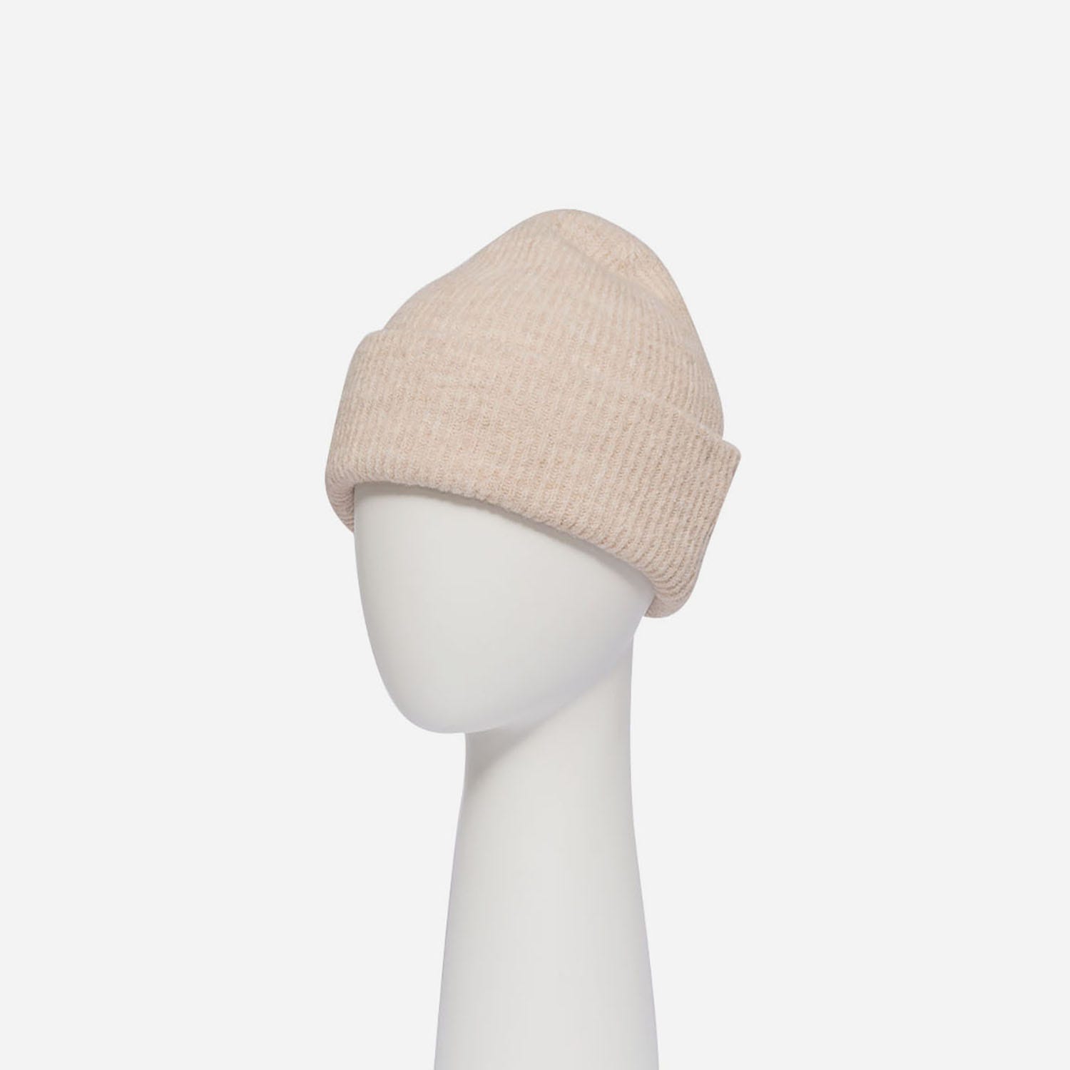 Bonnet beige en maille côtelée à revers