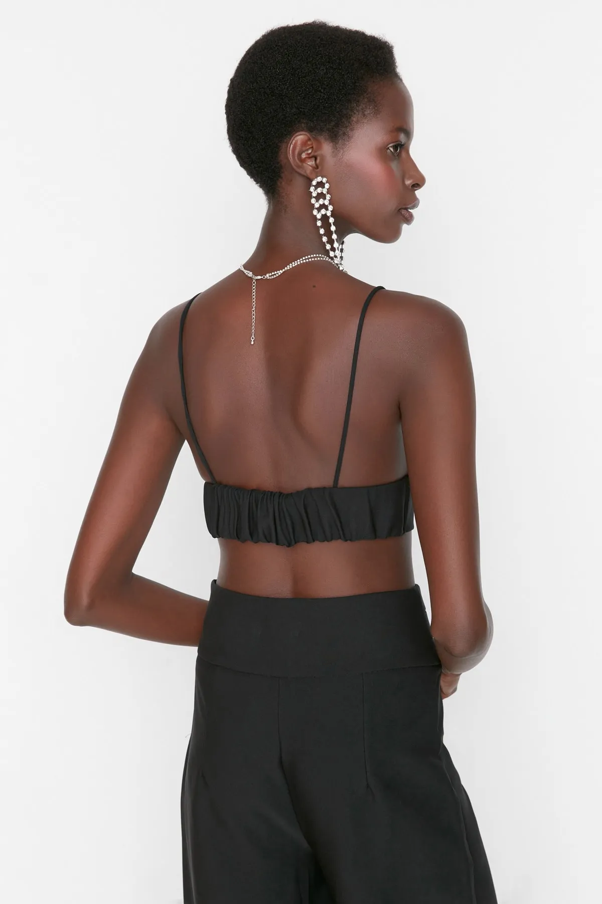 Trendyol Collection  Schwarzes, bauchfreies, gefüttertes Bustier aus Webstoff TPRAW22BS0005