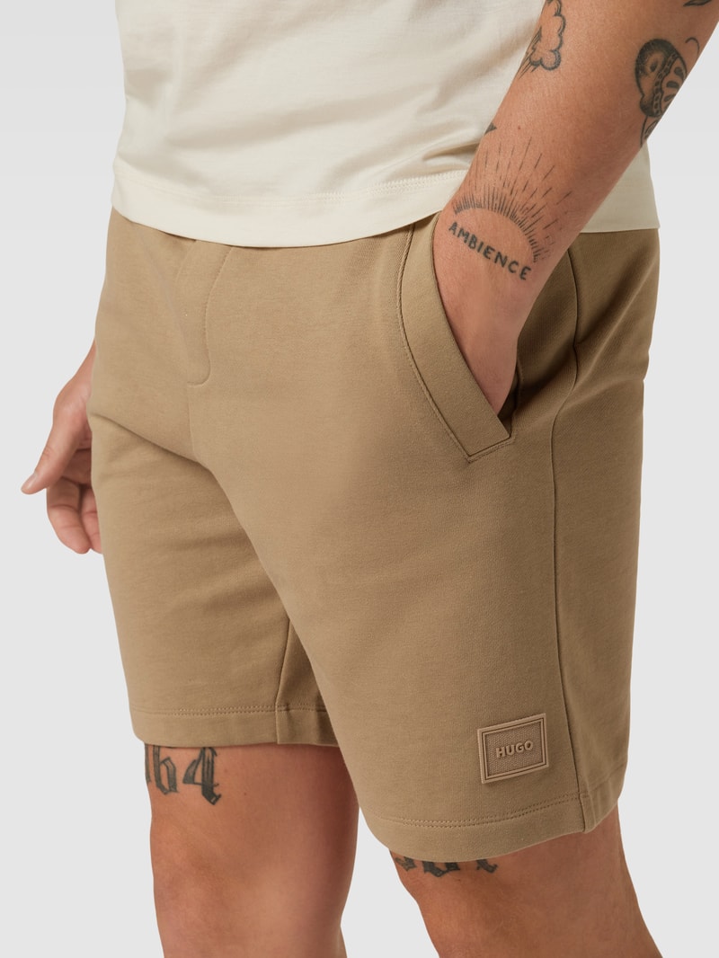 Sweatshorts mit Label-Patch Modell 'Diz' in camel