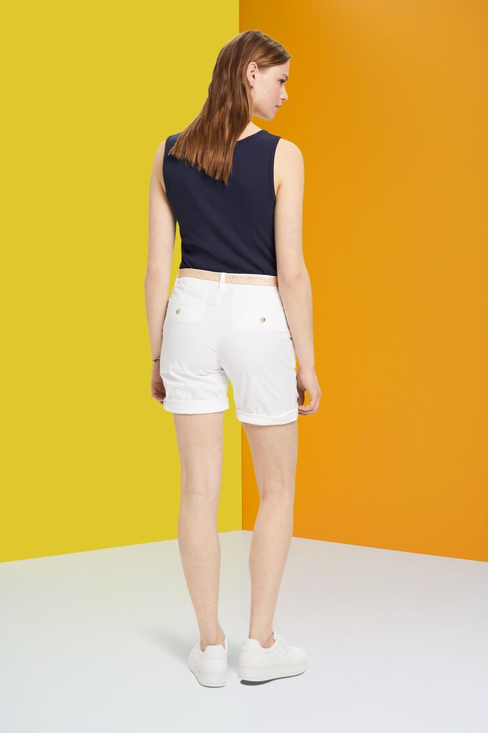 Shorts mit Raffia-Flechtgürtel
