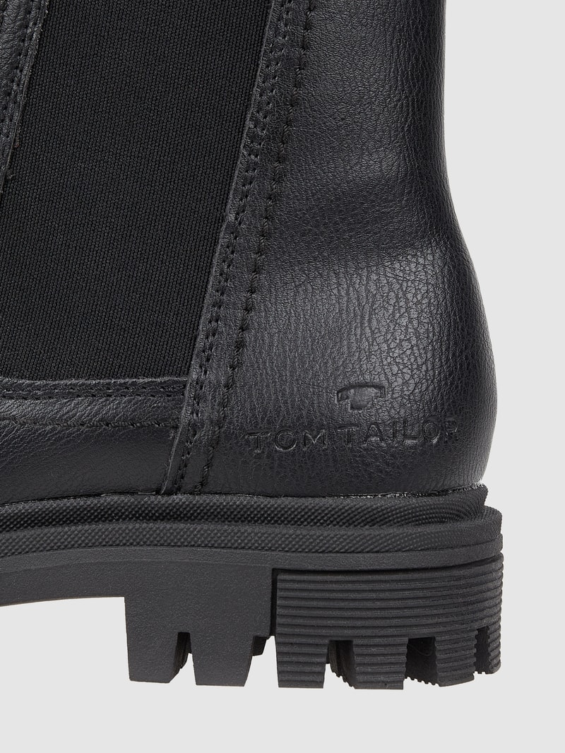 Boots in Leder-Optik in schwarz