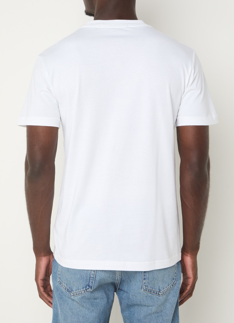 Tricou Calvin Klein cu sigla companiei.