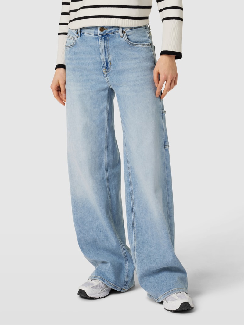 Jeans mit Label-Patch Modell 'ALIA' in hellblau