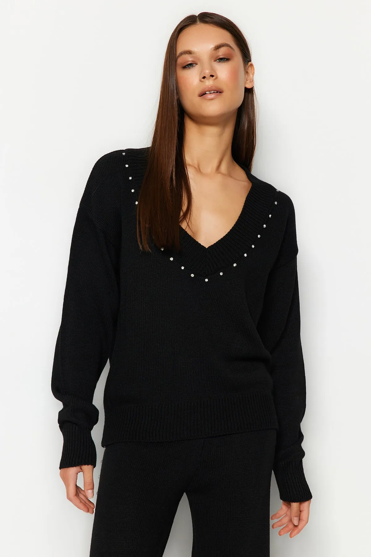 Trendyol Collection  Schwarzes Strickoberteil und -unterteil im weiten Schnitt TWOAW24AU00008