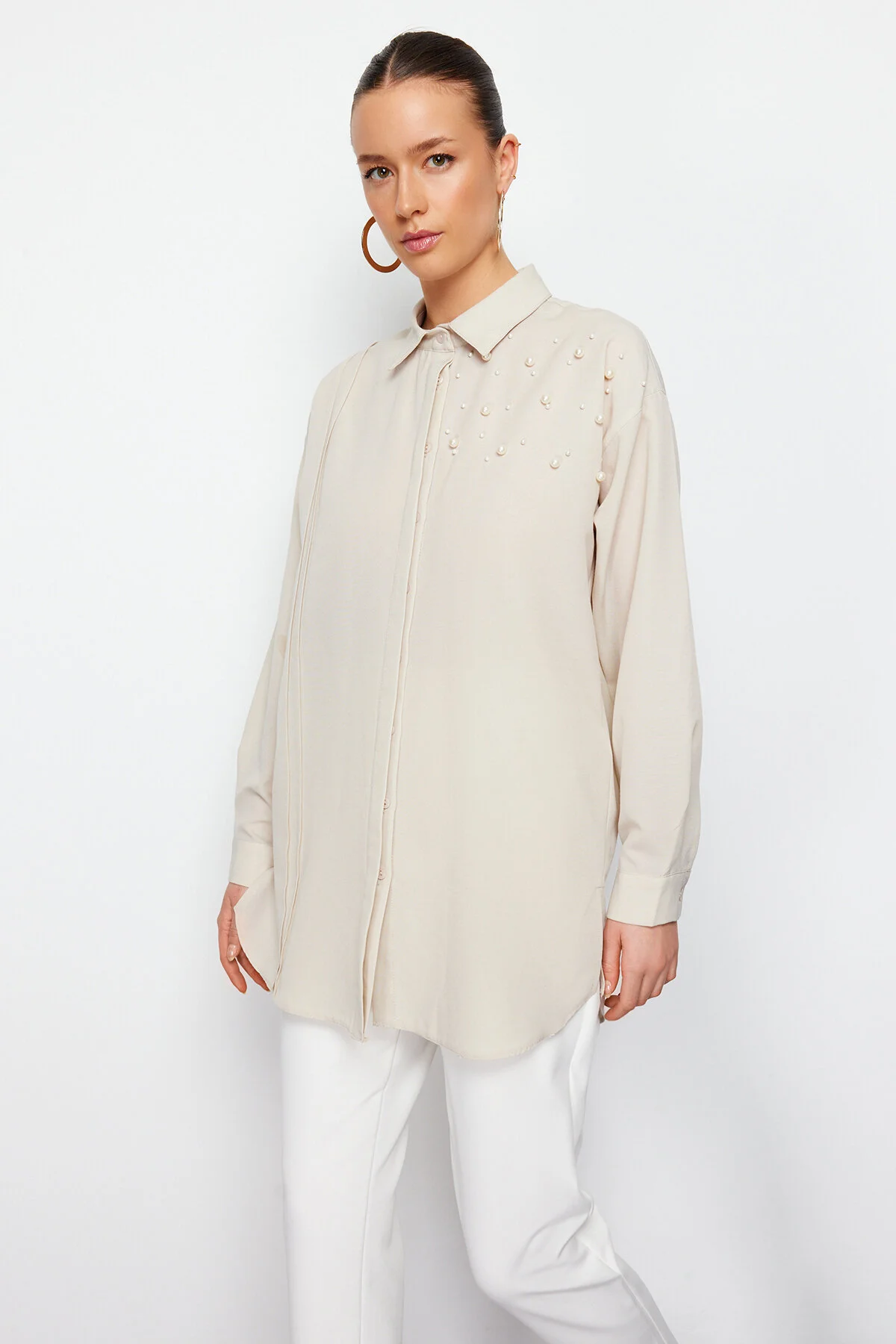 Trendyol Modest  Gewebtes Hemd aus Baumwolle mit Steinperlendetail TCTSS24TG00032