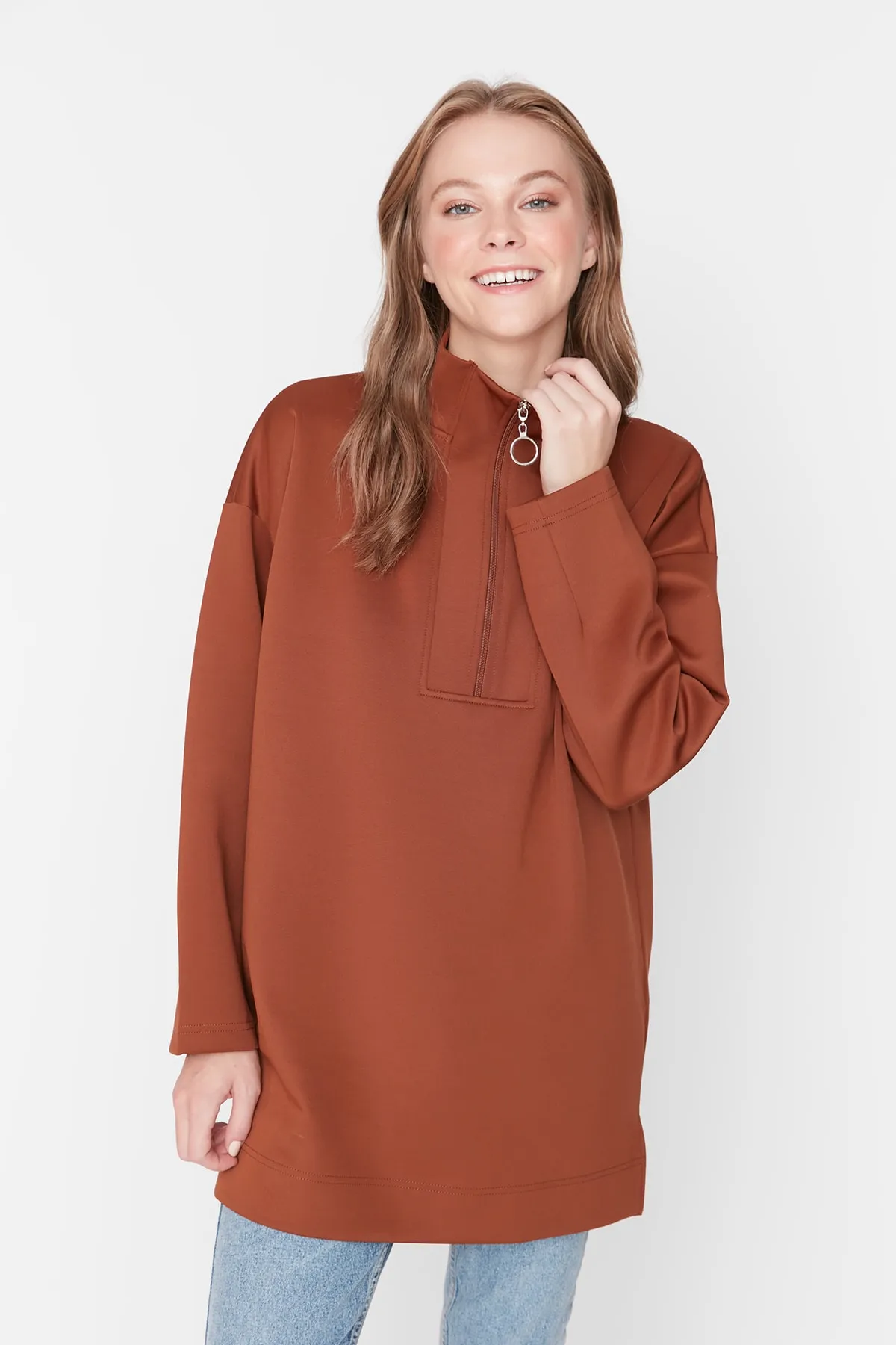 Trendyol Modest  Braunes Sweatshirt mit Reißverschluss und detailliertem Tauch-/Scuba-Strickpullover TCTAW23TW00198