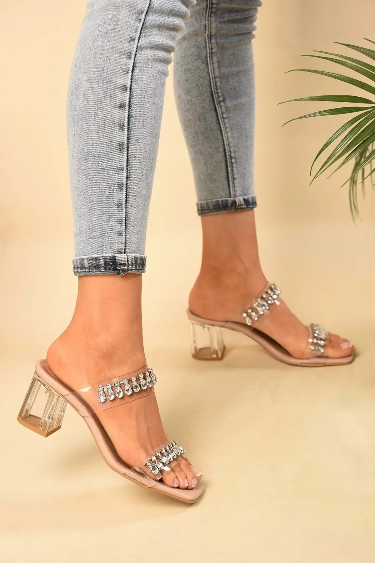 Shoeberry  Damen-Slipper „Mozera Skin“ mit transparentem Steinband und Absatz