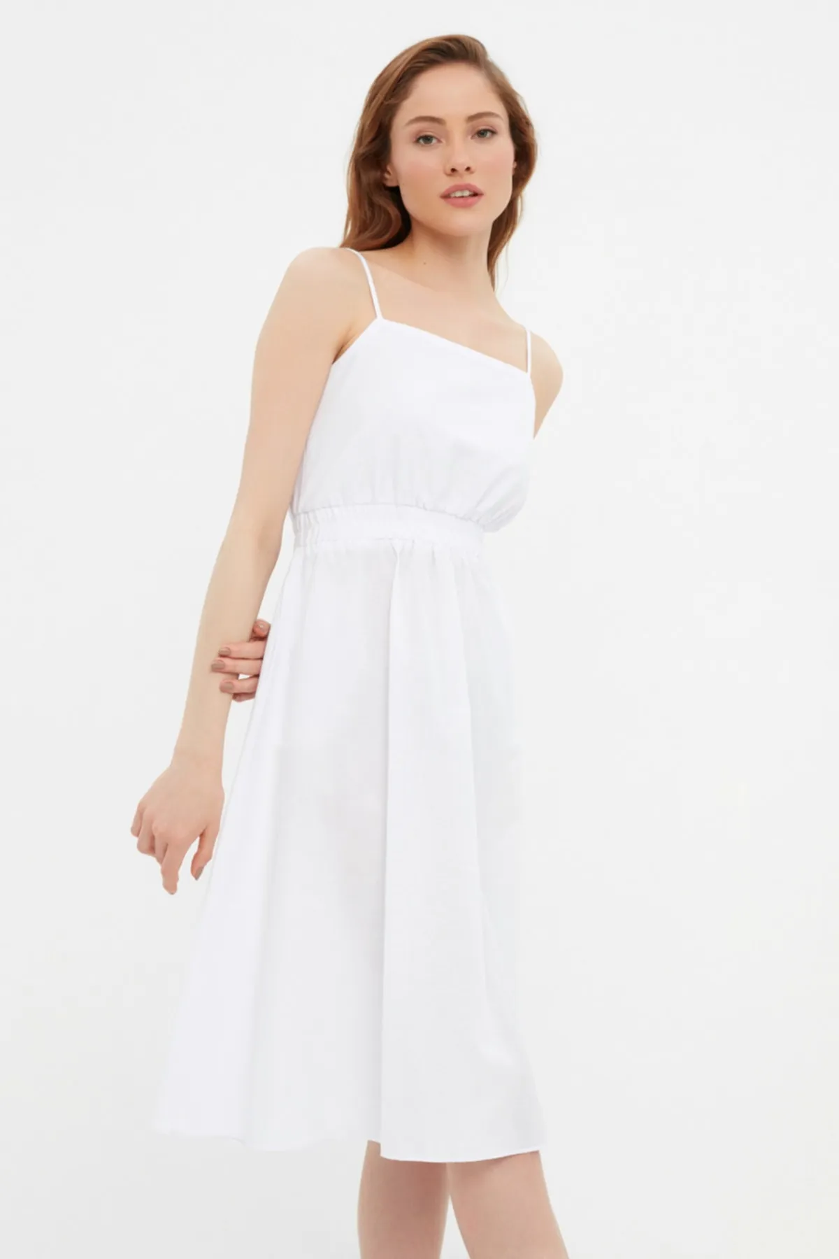 Trendyol Collection  Weißes gewebtes Trägerkleid TWOSS22EL2419