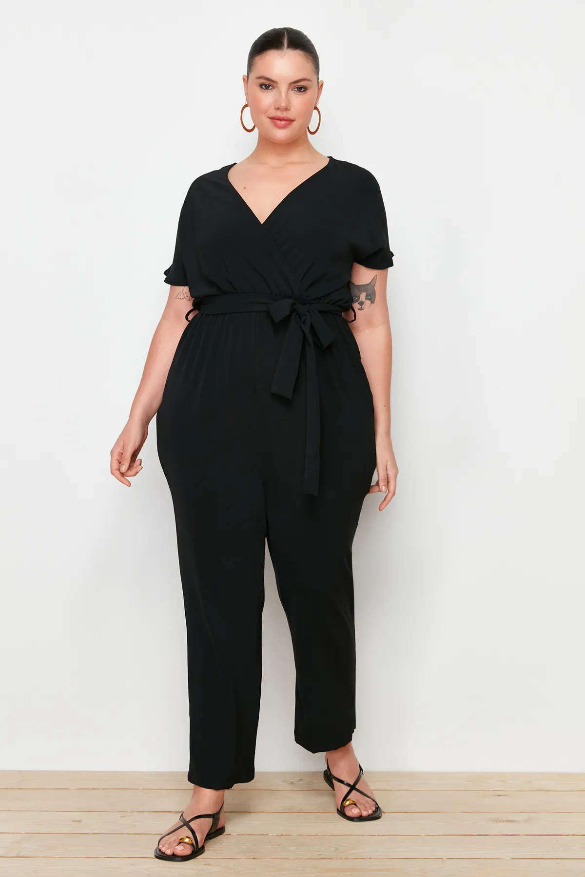 Trendyol Curve  Schwarzer Overall mit Gürtel TBSSS22TU0160
