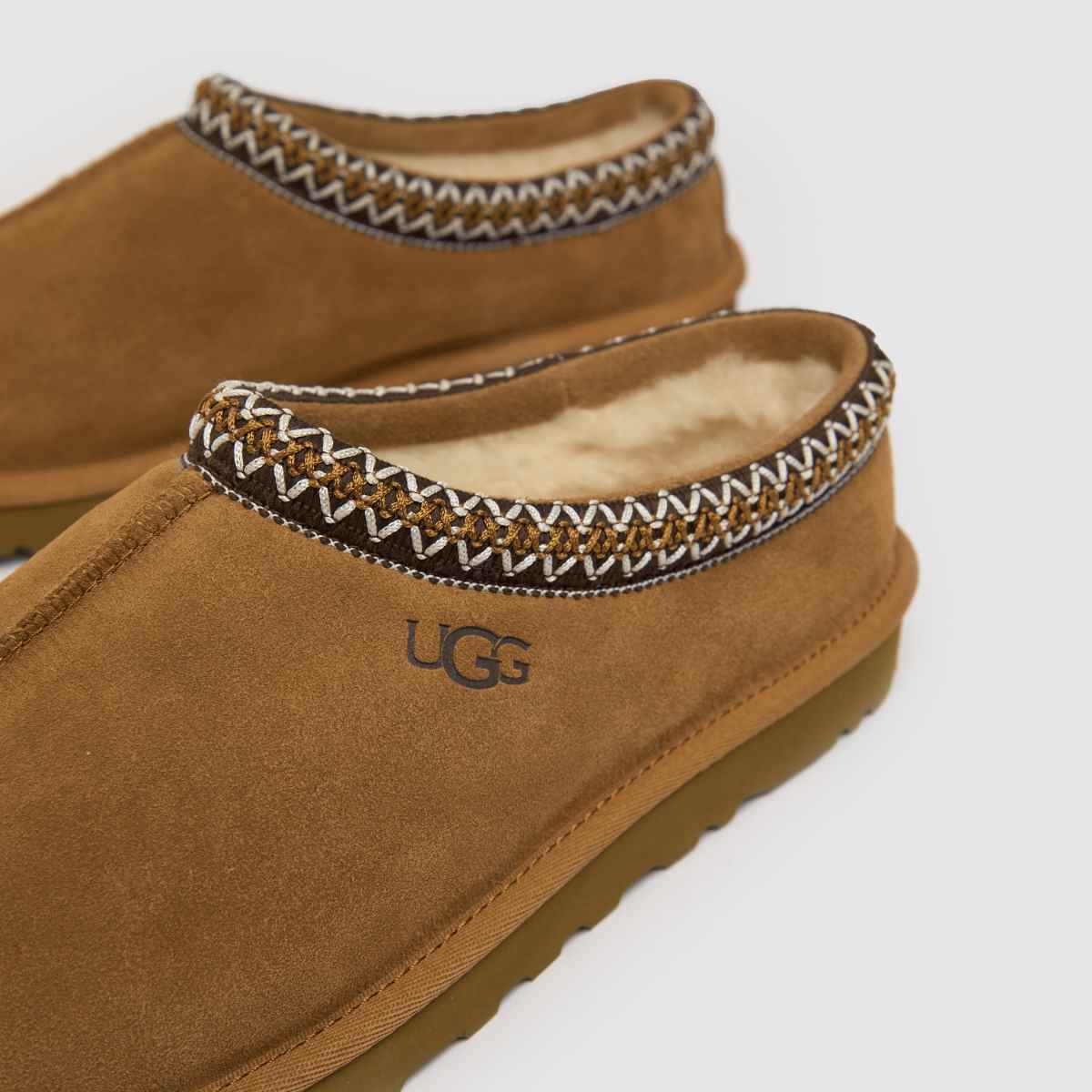 Copati UGG Tasman v kostanjevi barvi