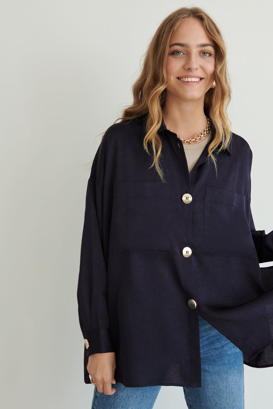 Sivi gold button shirt