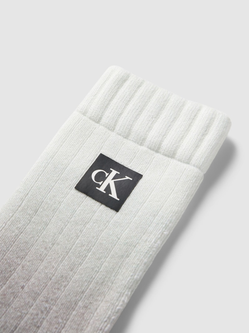 Socken mit Farbverlauf in hellgrau
