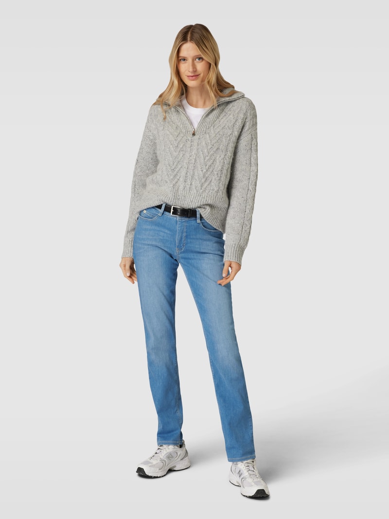 Jeans mit Eingrifftaschen in hellblau