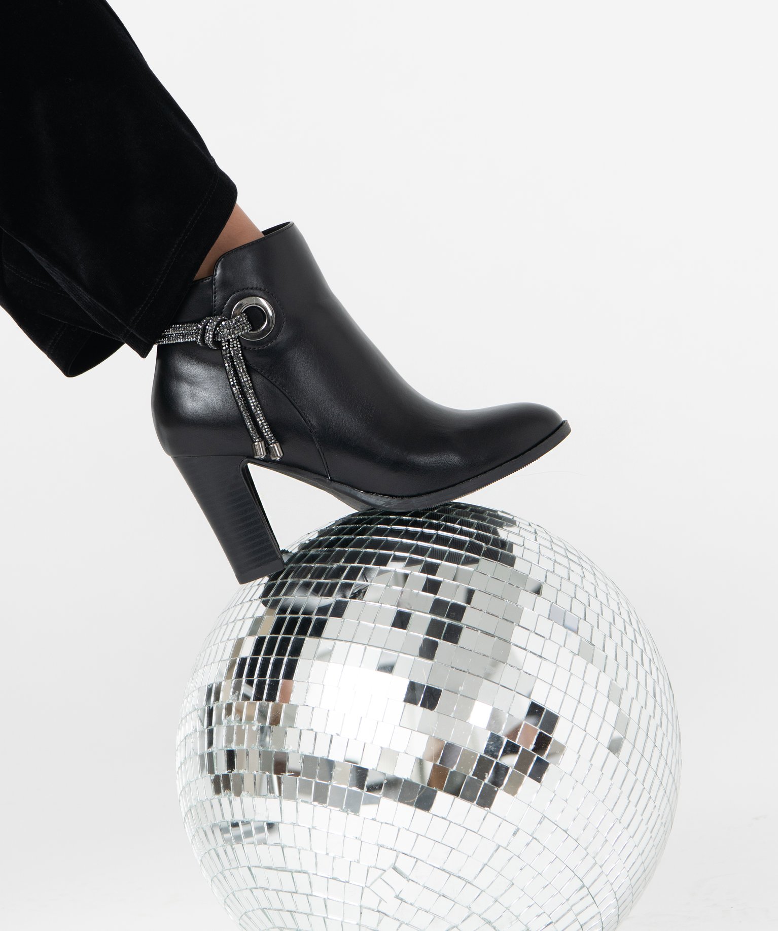 Boots femme à talon avec cordon strass noir | GEMO