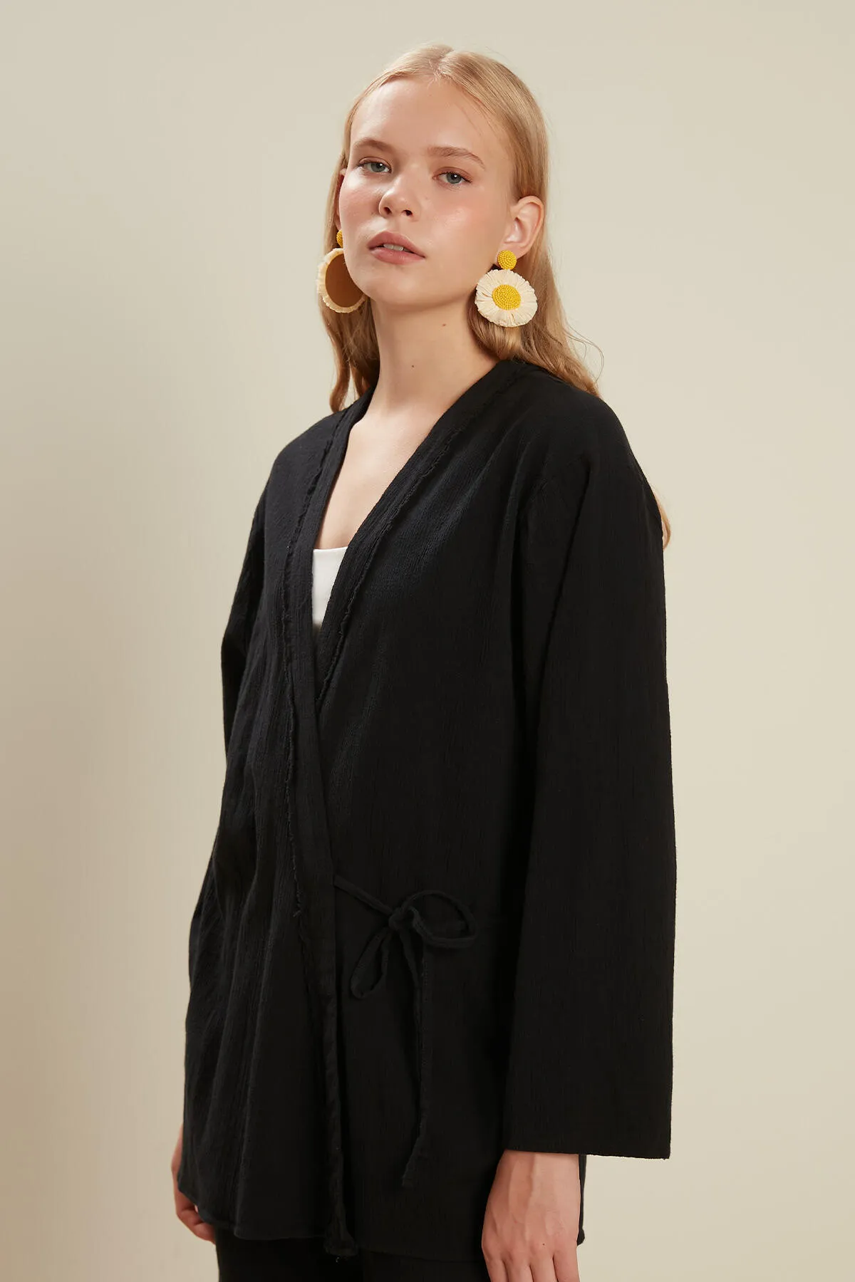 Manuka  CRINKLE-KIMONO AUS BAUMWOLLE SCHWARZ